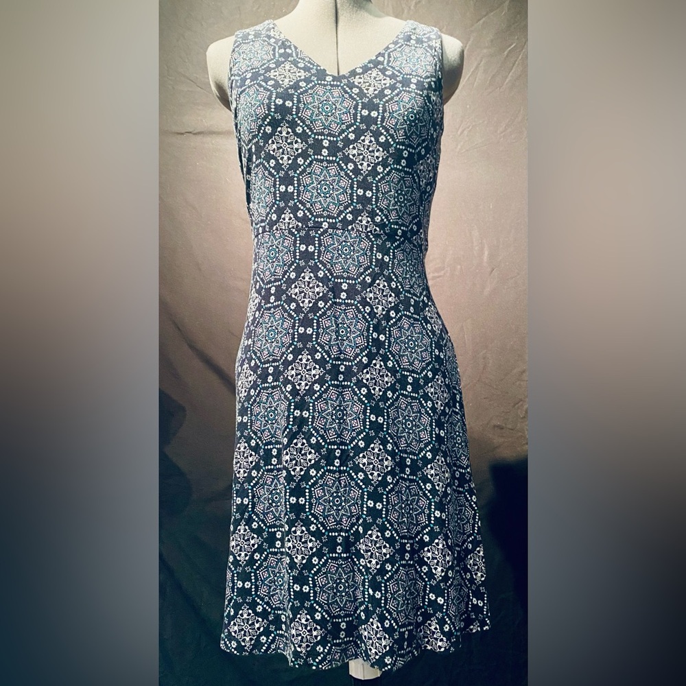 Loft Outlet, Fit and Flare, Sleeveless dress. Size 0.
